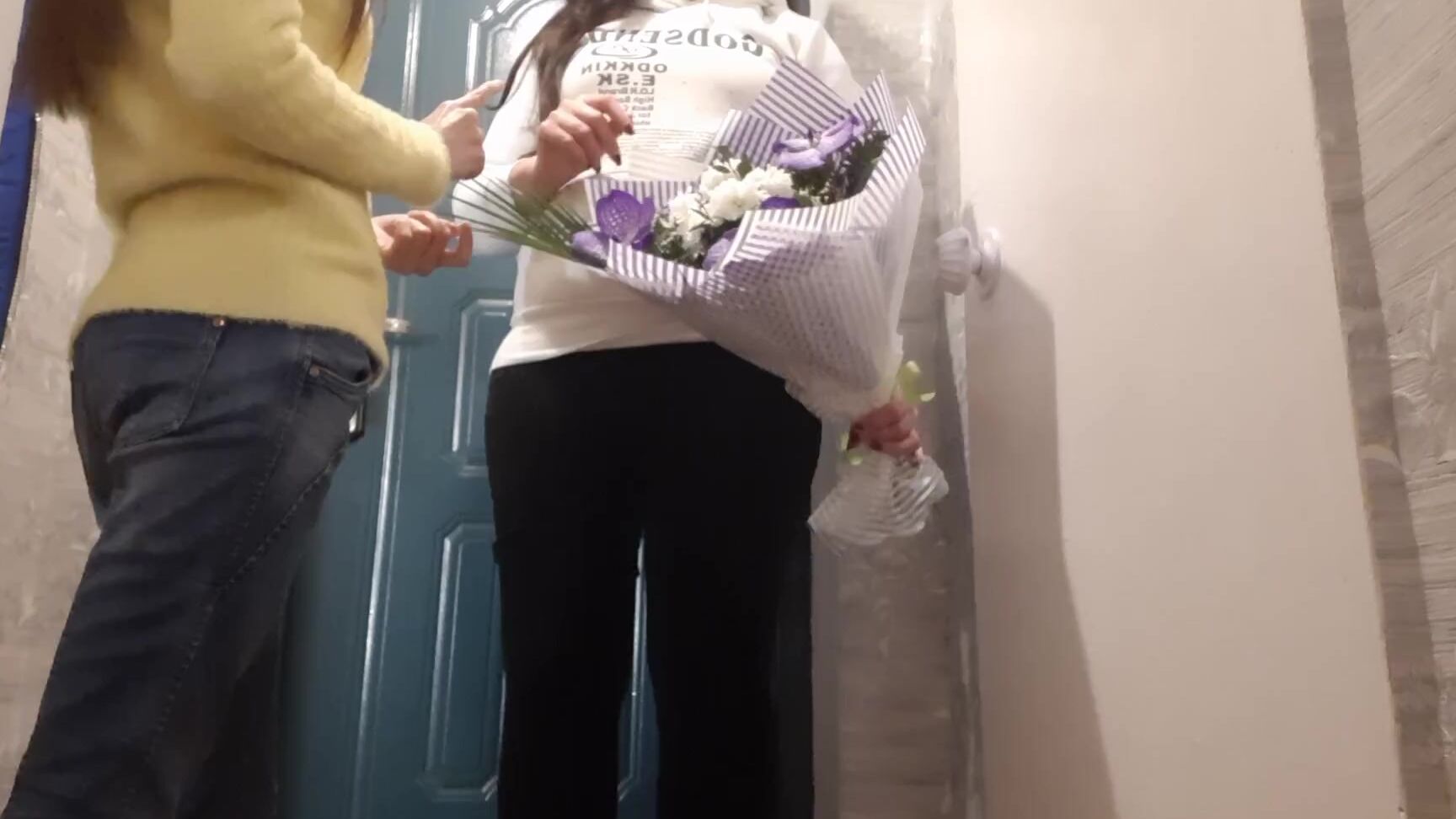 lesbian illusion Расплатилась С Доставщицей Цветов Аналингусом И Кунилингусом - Lesbian_Illusion PornHubPremium