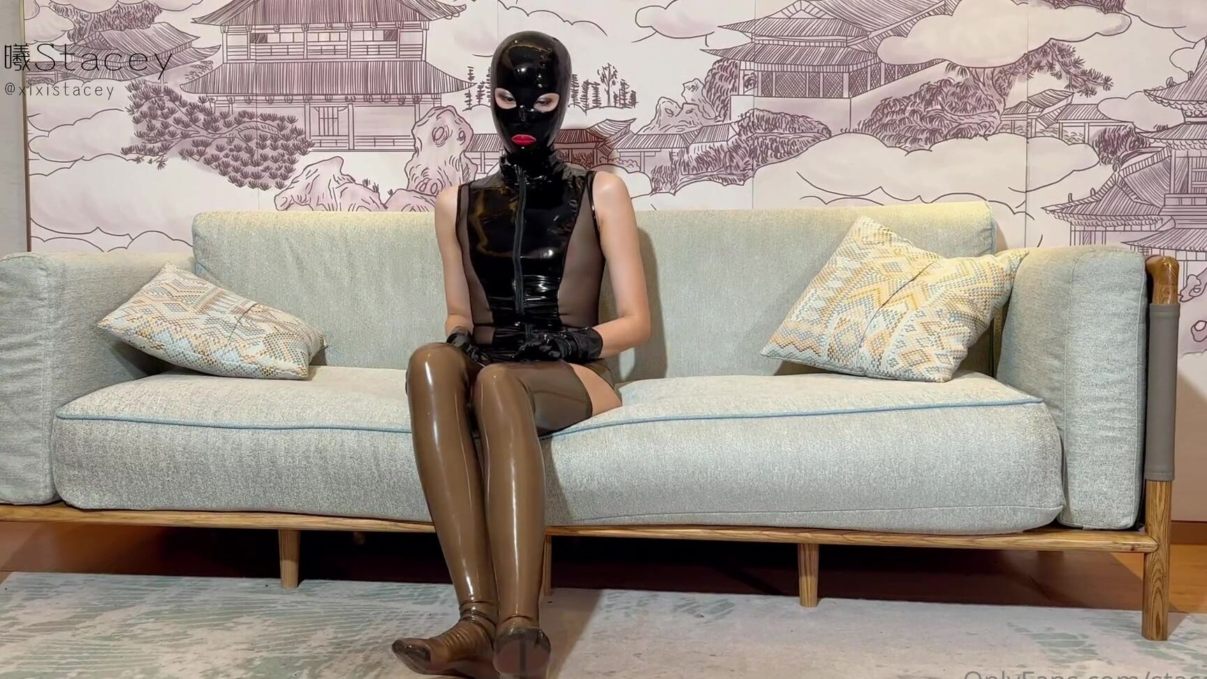 staceyxixi 23 01 2023 2751685991 the queen wearing the latex mask latex gloves latex stocking love Onlyfans