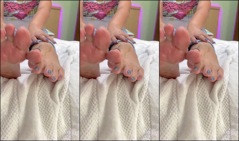 Vickbar 3097254966 11 22 2023 Leo Nos Pezinhos