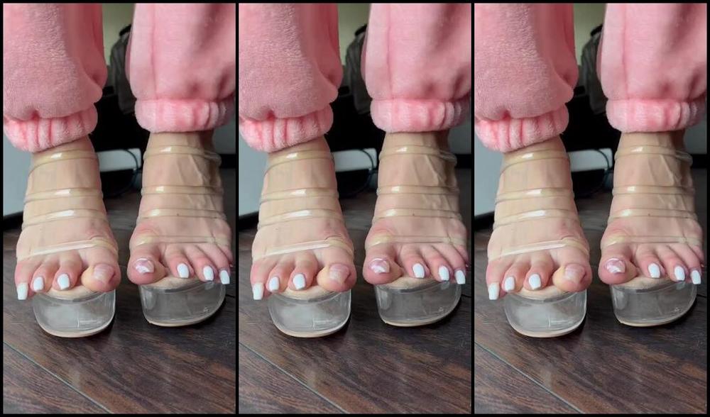 Greek Goddess Li Aka Greekli77 01 11 2025 Onlyfans Video Overhang Galore I Know How Sexy My Long Toes Look When They Overhang My Stilettos