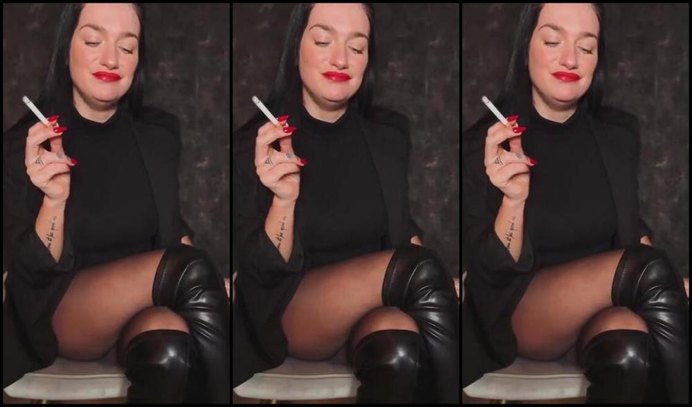 Goddessmona 91 Onlyfans Oh Du Magst Keinen Rauch Keine Asche Keine Spucke Wen Interessiert Das Antreten Aschenbecherp