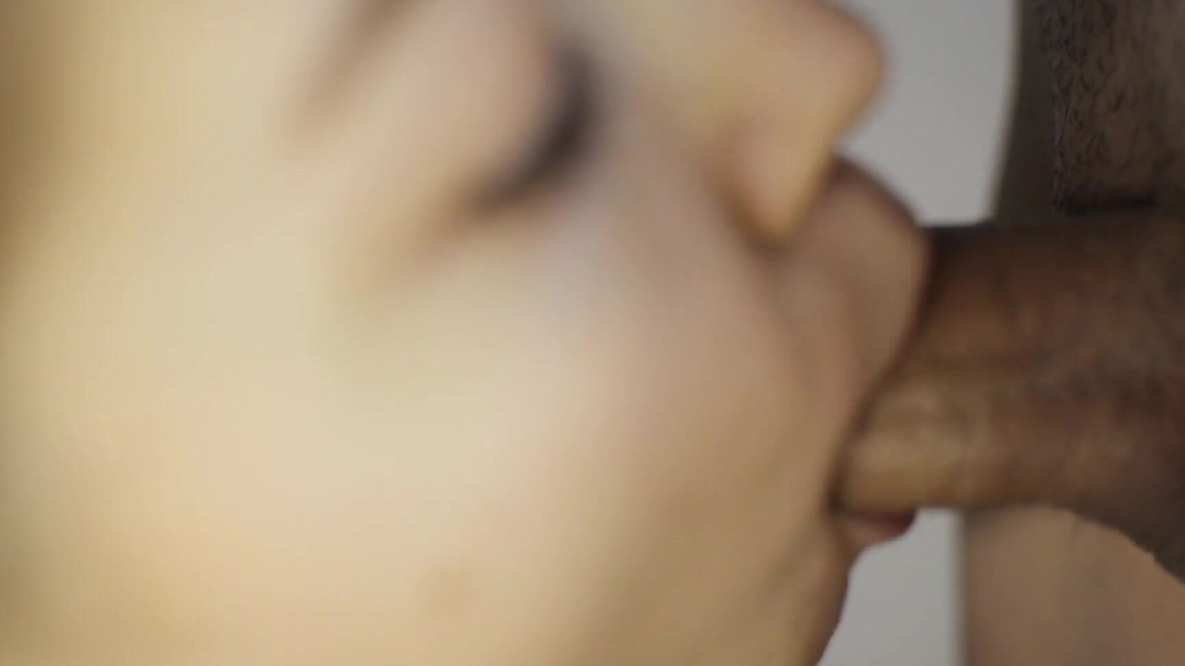 my little betsy МИНЕТ КРУПНЫМ ПЛАНОМ С ОКОНЧАНИЕМ ГОРЯЧЕЙ СПЕРМЫ В РОТИК Pornhub