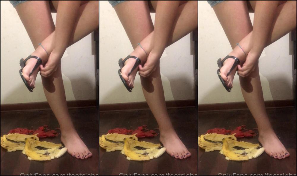 Footsiebab Crushing Fruits Video It S So Pleasant