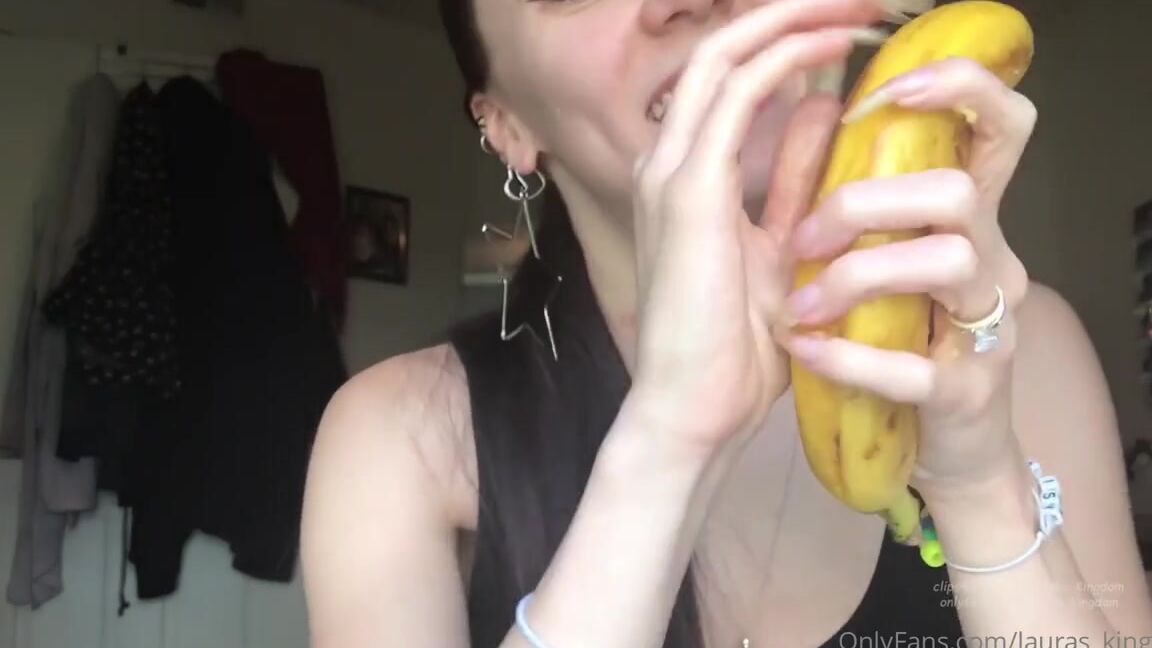 Lalalaura Nicknamed Lauras Kingdom 05 31 2021 Onlyfans Video Madis Long Nails Hj Madi Is Back Her Nails Are Longer Than Ever And Clear And