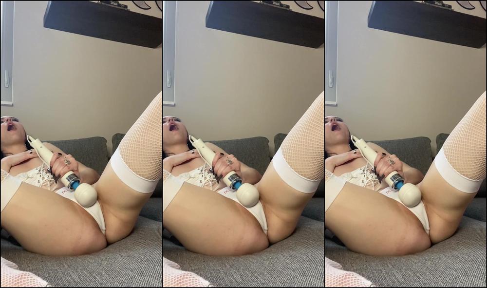 Lilbabyjo Wanna Watch Me Worship My Pussy And Make Myself Cum Leave A Like If You Enjoyyy