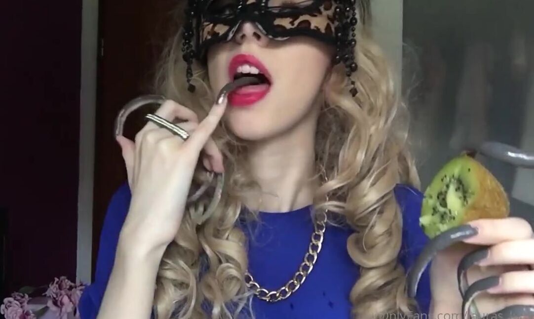 Lalalaura Nicknamed Lauras Kingdom 03 07 2022 Onlyfans Video Christinas Kiwi Claw It Has Been Requested That Christina Put Her Claws To Good Use In E7