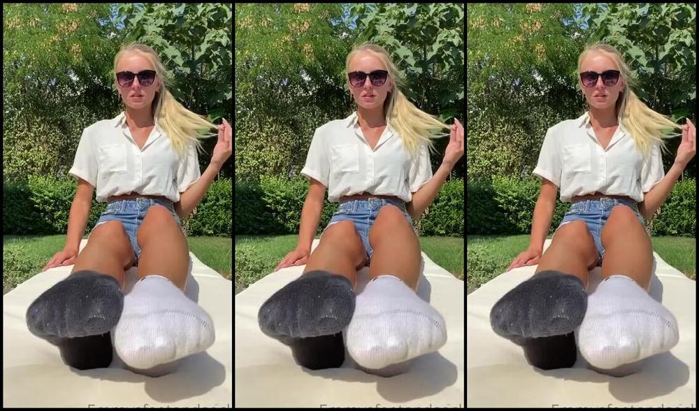 Emmysfeetandsocks Aka Emmyfeetandsocks Onlyfans One Day And Already Shiny 2P