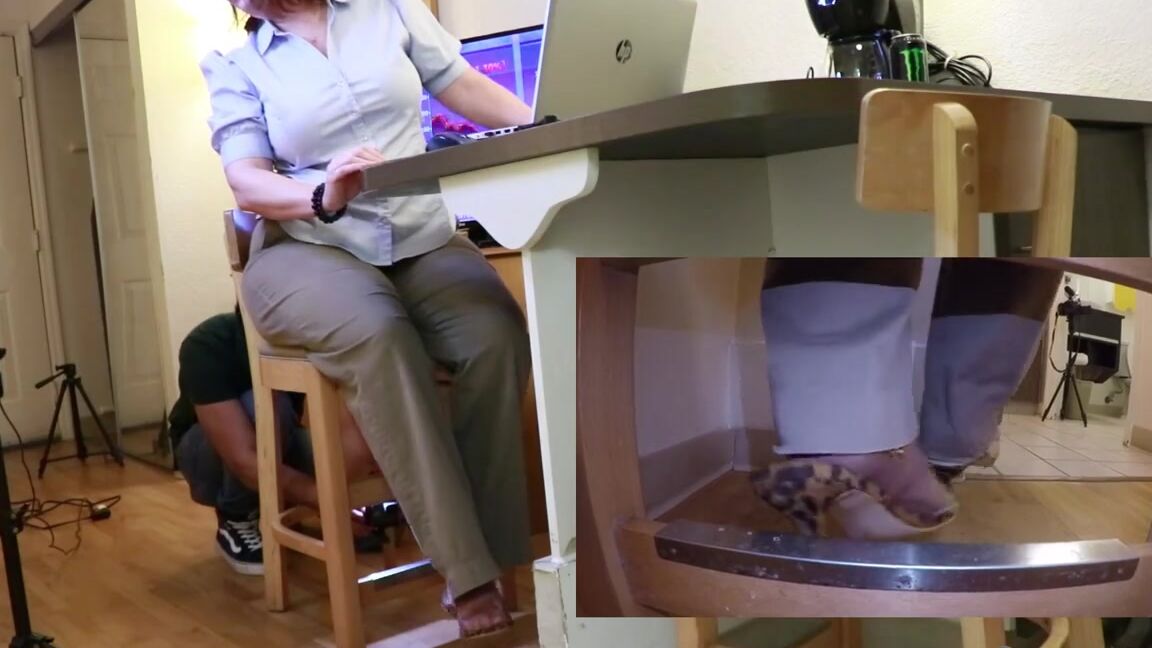 Atasteoftaboo Nicknamed Atasteoftabo O 09 01 2023 Onlyfans Video Some More Bts Wms Paige Tapping Away On Her Laptop Unaware At First Of The Sneaky