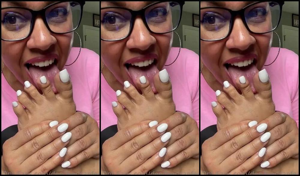 Deedeericanfeet Onlyfans As Requested More Selfworship But Wit My Previous Pedi My Bad I Was Eating A Gummi Bear Hehe