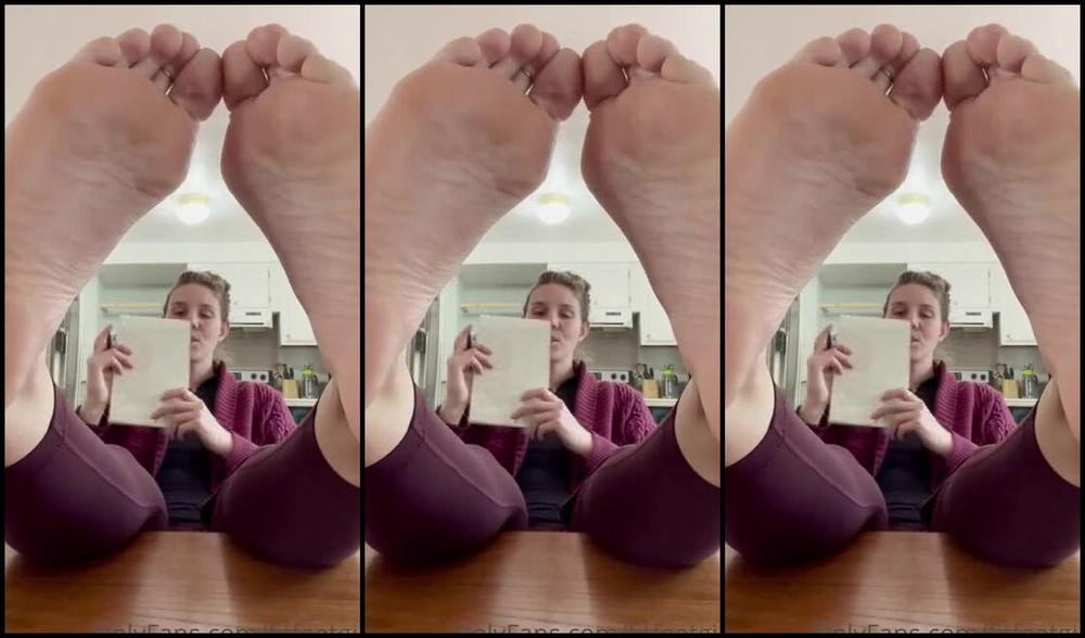 Nina Aka Fityoginina Onlyfans Me Trying To Get Through Dms And Marketing And Organize My List Of Customs For Today I Also Need