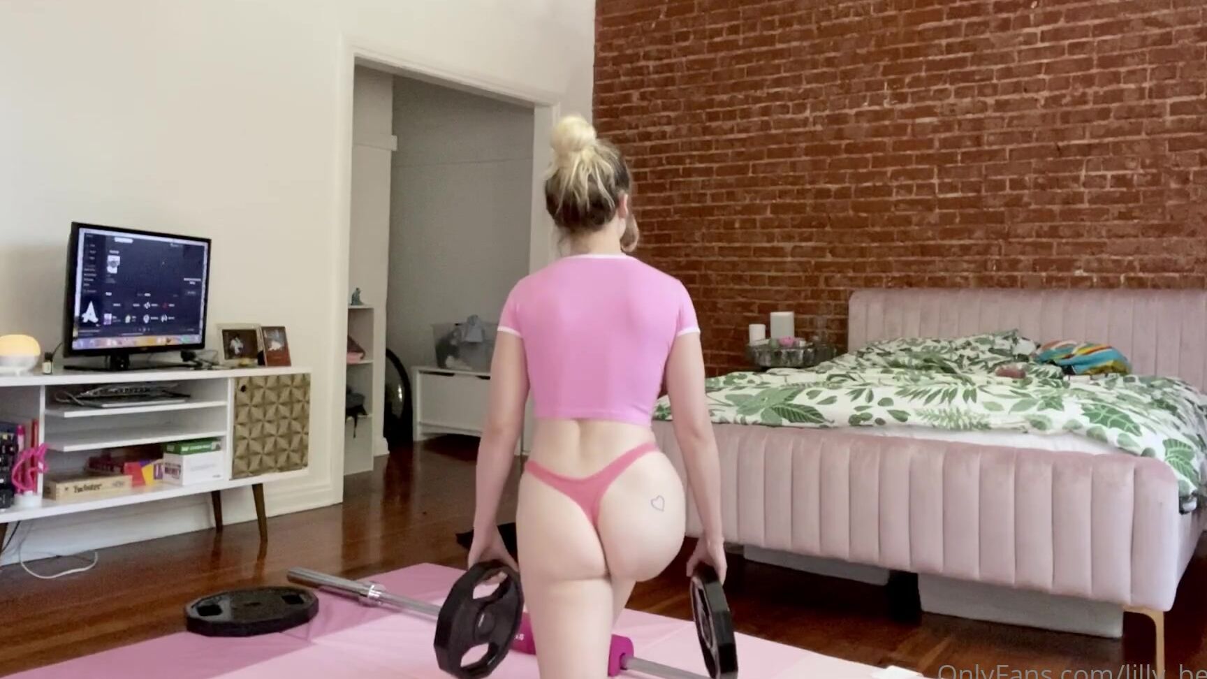 Lilly Bellxxx Giving My Neig