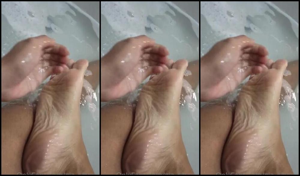 Gia Sauvage Nicknamed Gia Sauvage Onlyfans Just A Relaxing Day In The Bathtub I Crack My Toes At The End