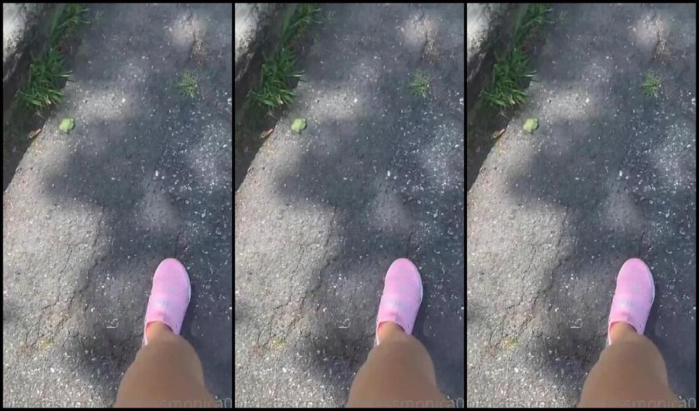 Goddessmonica00W Onlyfans Working On These Nylons For Florida 1P