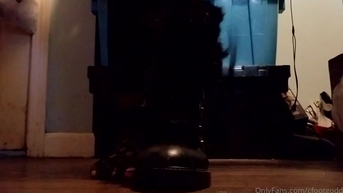 Chocolate Foot Goddess Nicknamed Cfootgoddessx Foot Fetish 10 12 2023 Onlyfans Video Glossy Pink Toes
