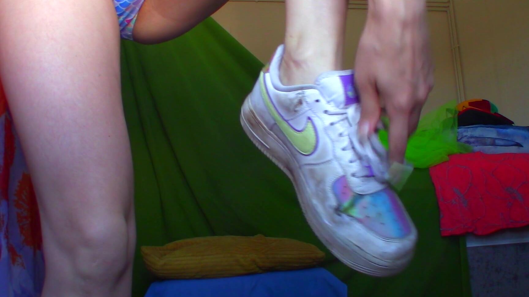 foot fetish, foot smelling, shoe & boot worship, sneaker fetish, dirty shoe old sneaker love sniff them ManyVids