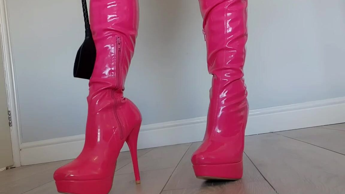 Miss Evie Lock Nicknamed Missevielock Onlyfans These Boots Were Made To Walk All Over Beta Bitches Like You