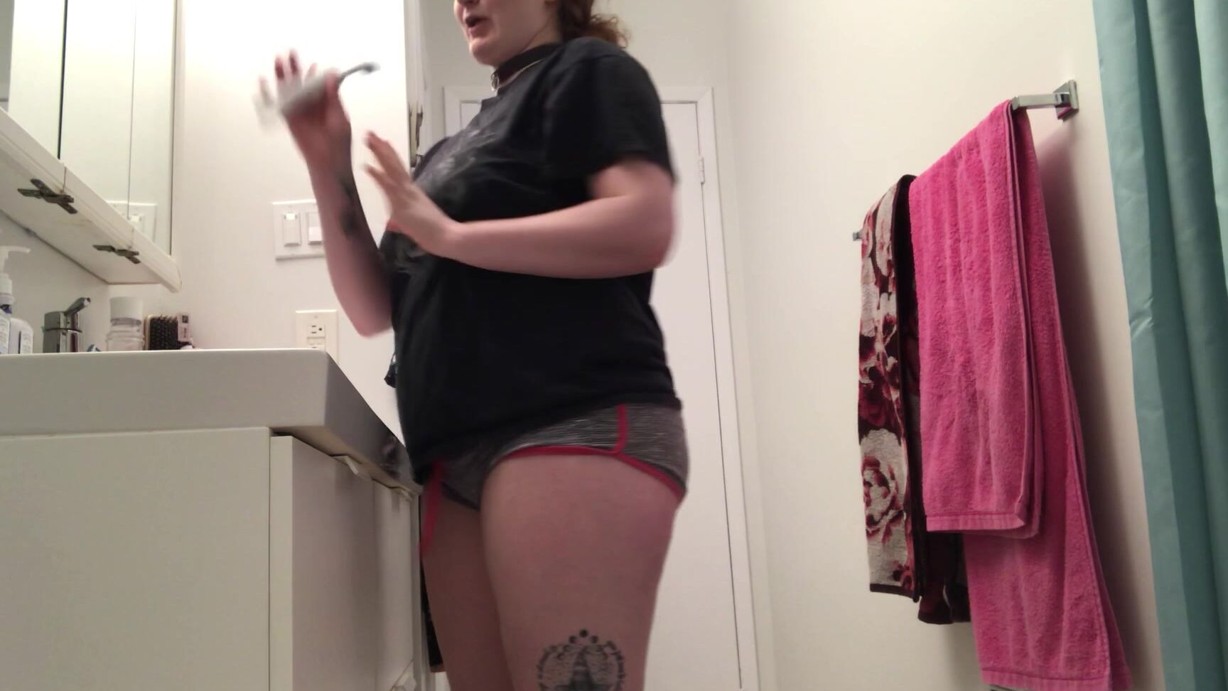 Thattrixiegirl Using Step Bros Electric Toothbrush