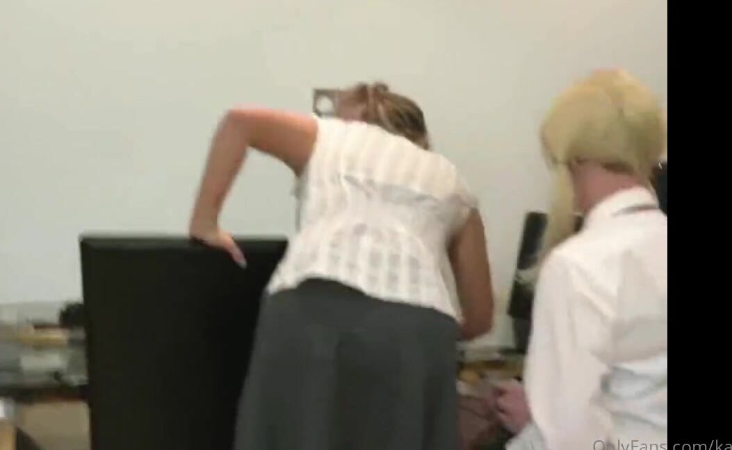 Kaz B Nicknamed Kazbxx Femdom 08 02 2020 Onlyfans Video She Goes Over My Knee This Was During My Brunette Phase