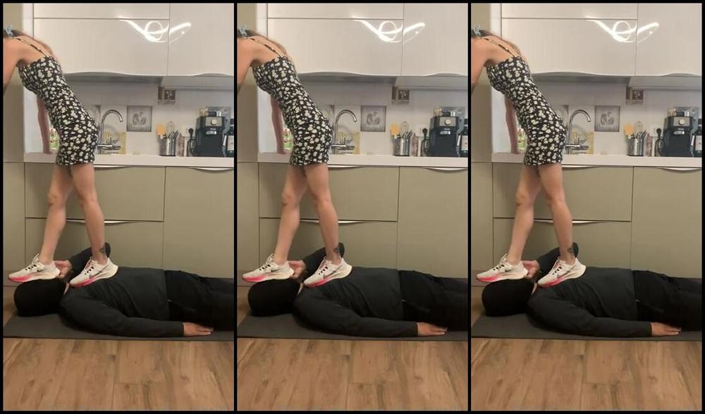 Deapistilla Nicknamed Deapistilla1 06 11 2022 Onlyfans Video Calpestamento Con Sneakers