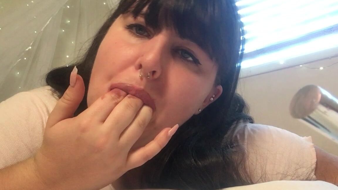 Leila Lewis Lipstick Finger Sucking Custom