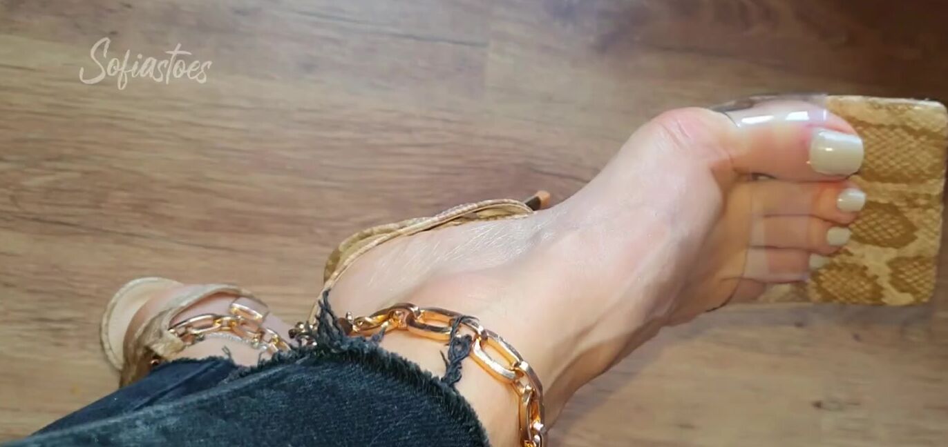 Sofiastoe Aka Sofiastoes Onlyfans Its Good To Be Back At Work And Tease Everyone Around I Missed This Happy Monday Everyone