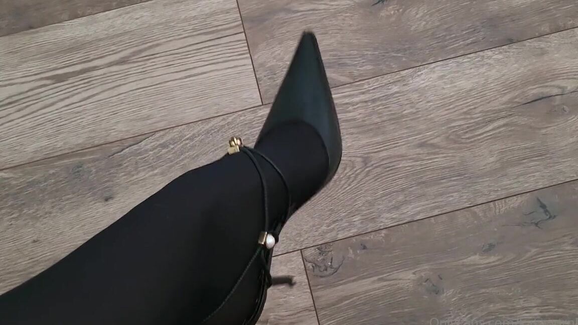Kats Worn Heels Nicknamed Katswornheels Onlyfans I Could Sit And Look Down At My Feet All Day In These Heels