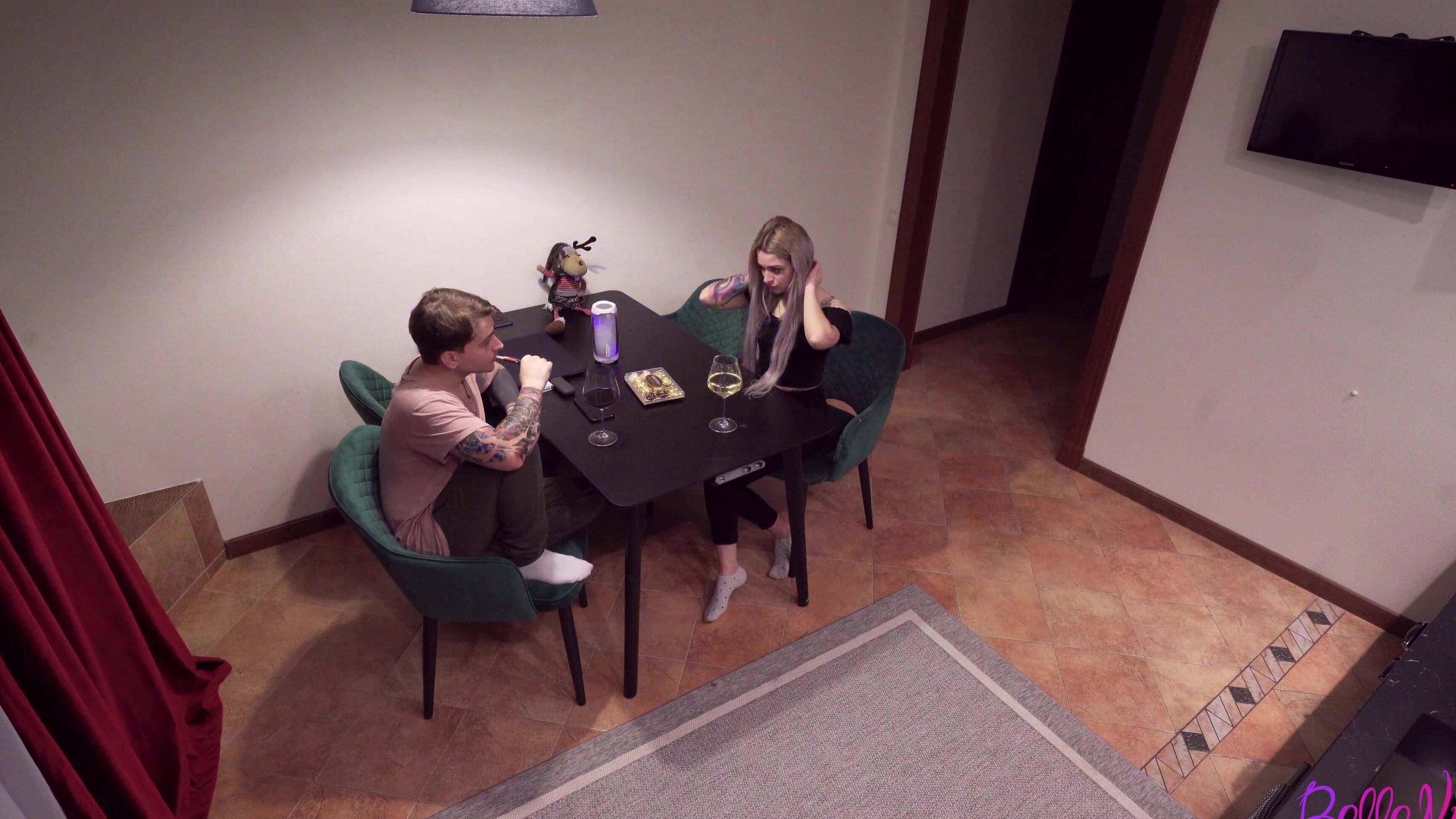 Belleniko Блоггер Трахнул Девственницу В Анал