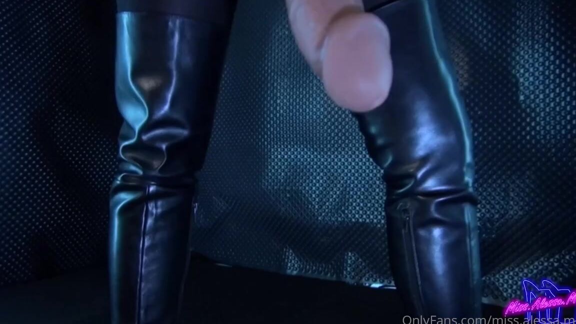 Missalessamilano Onlyfans Im Looking For Volunteers With Whom I Want To Fuck With My Xxxl Strapon Do Not