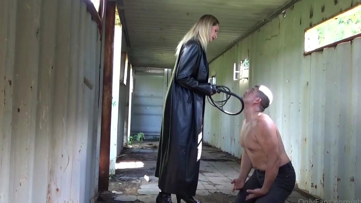 Ghrfan Onlyfans When The Queen Is Wearing Leather From Head To Toes We As Her Slaves Should Tremble