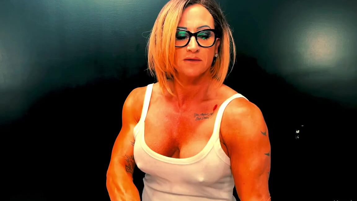 Kandy Legs Aka Kandylegsxxx Onlyfans I Got So Hot My Making This For You Flexing With My Dripping Wet Muscles