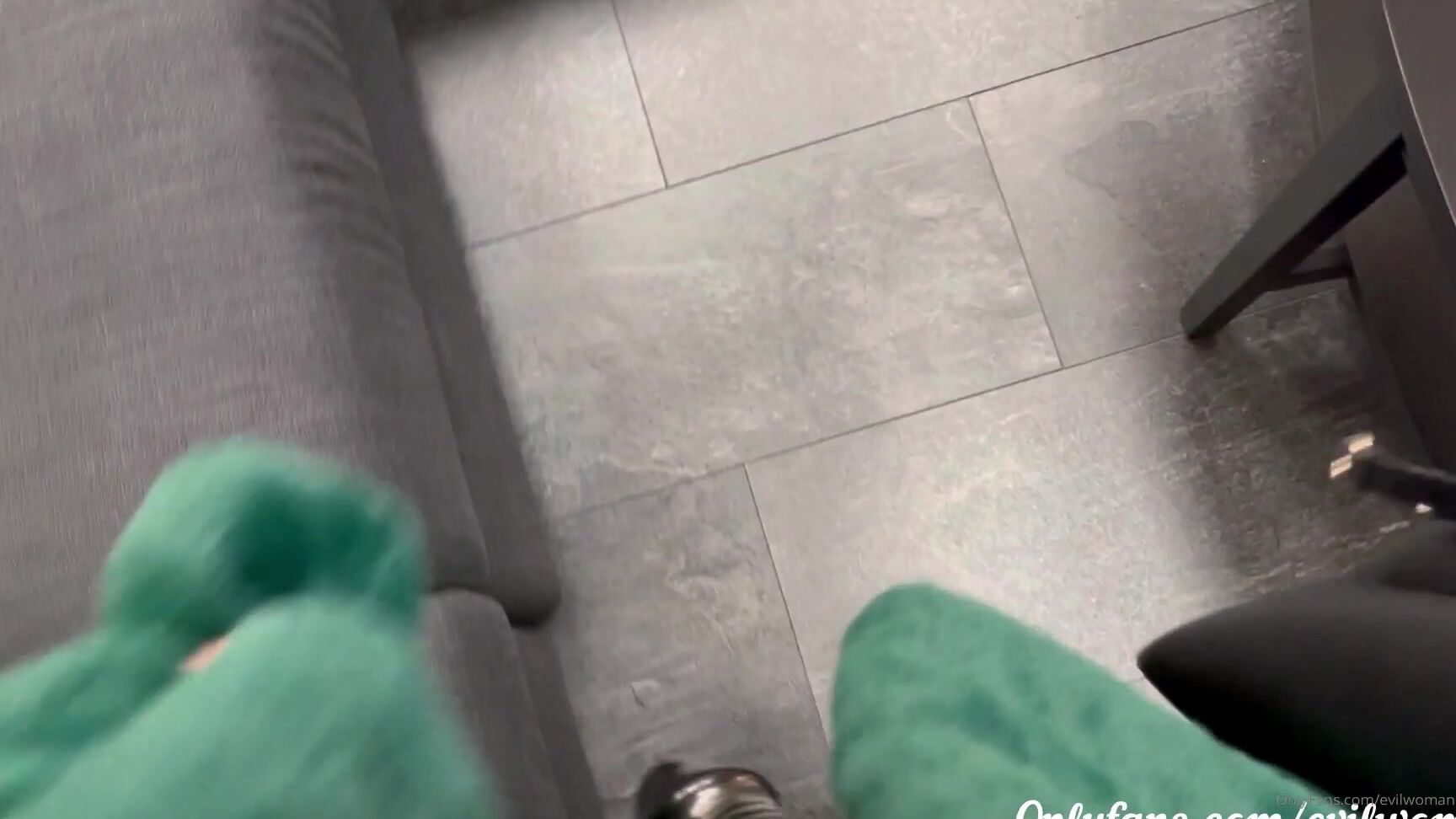 evilwoman-17-01-2021-2010673900-strap-on-in-the-market-i-ve-took-my-2-subs-on-the-crazy-ride-i-ve-fucked-one-of-them