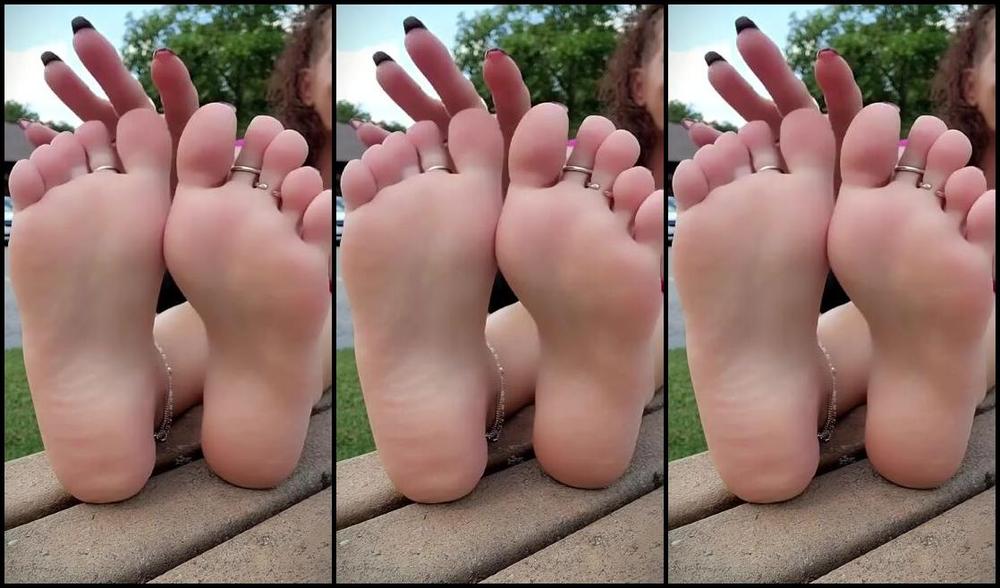 Babylumpstoes420 Onlyfans I Love To Tease You In Public Just Making You Want To Lick Them Having Everyone See You Doing