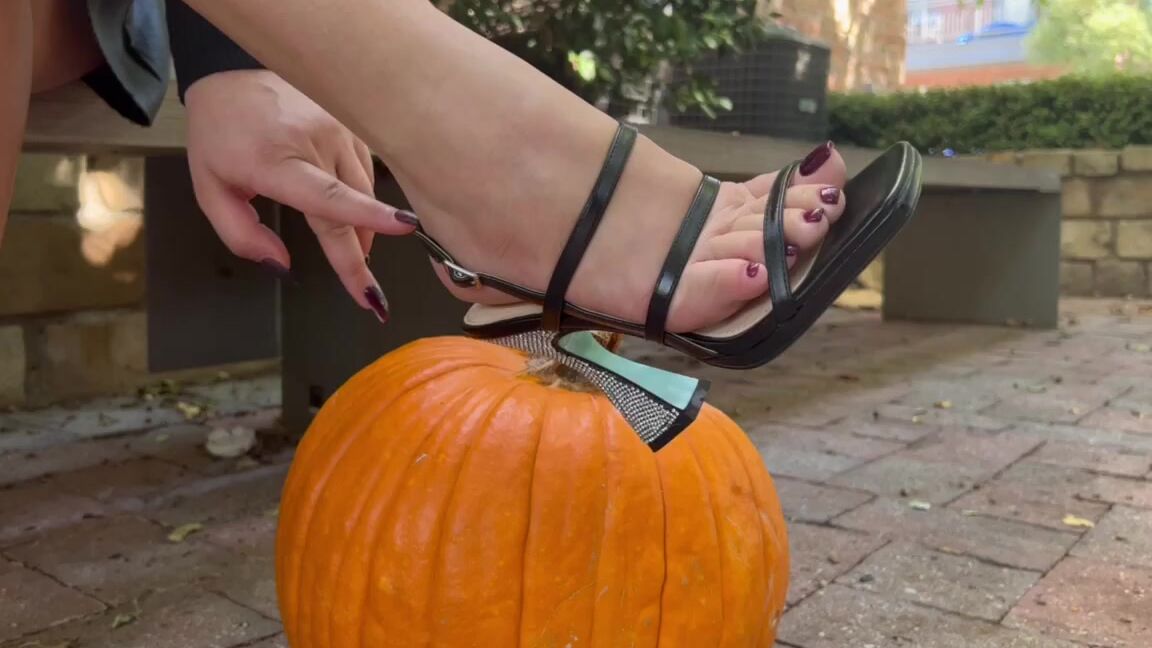 Sweetiestoes Aka Yourfeetsweetie Onlyfans Happy Halloooweeennn