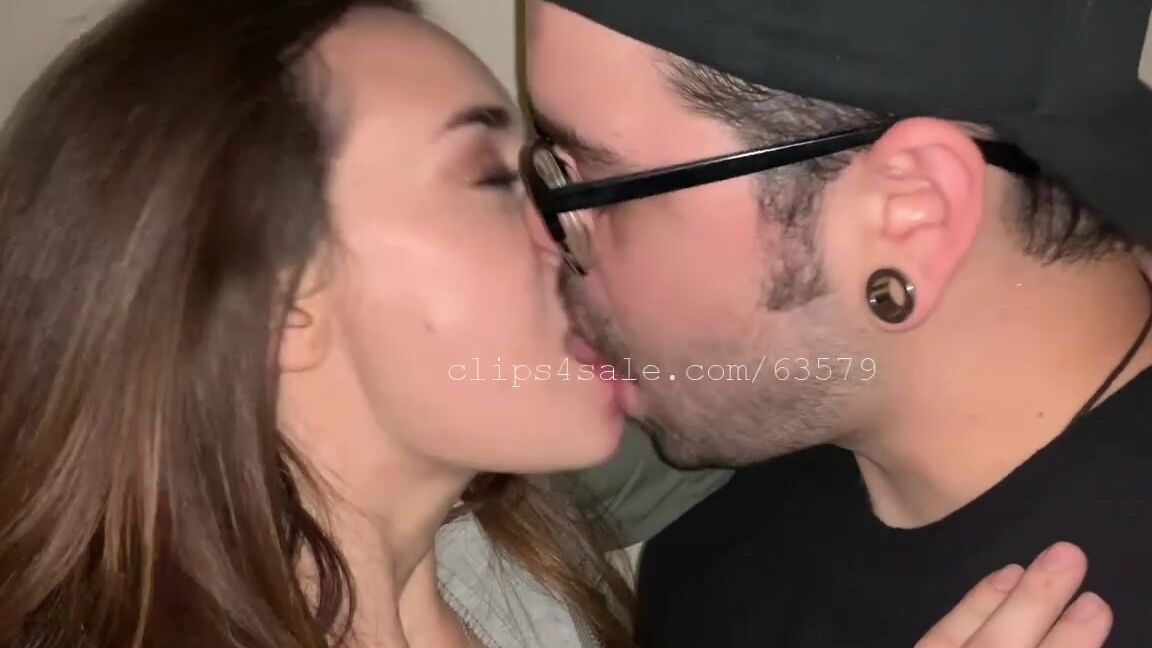 Kissingchannel Nicknamed Kissingchannel 12 09 2019 Onlyfans Video Colton And Veronica Kissing Monday Pb