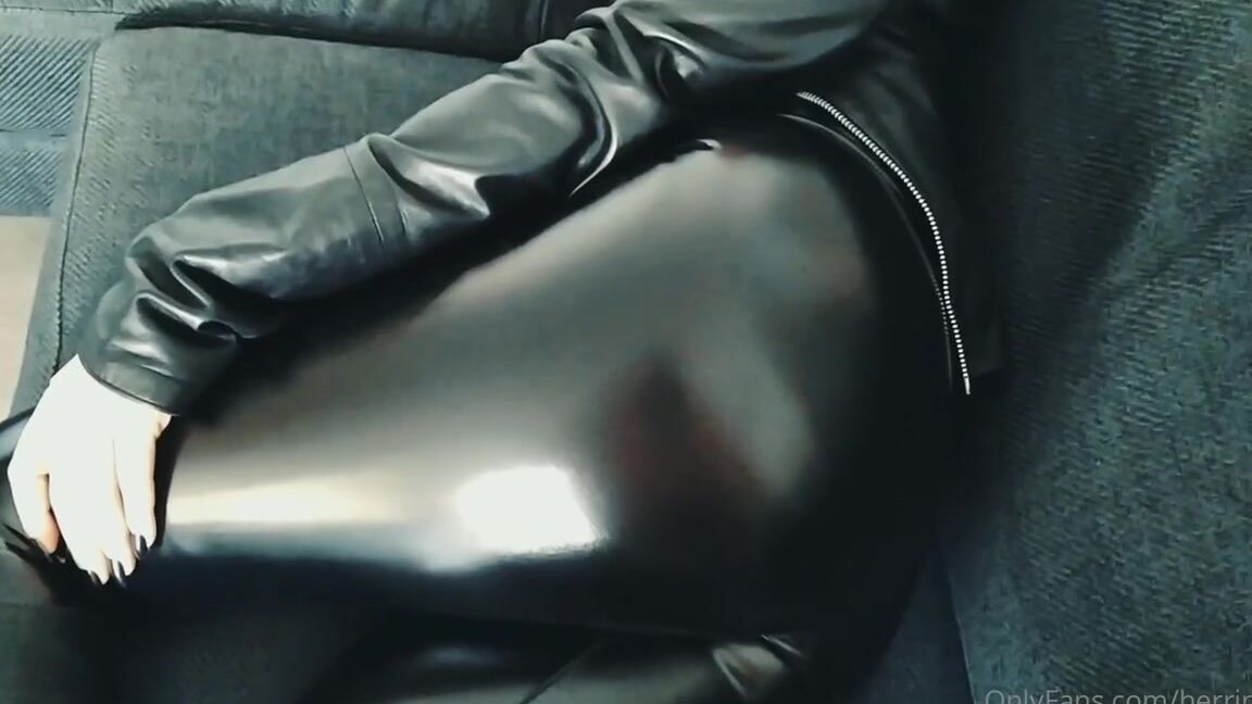 Herrinlady Onlyfans So Ein Ehesklave Und Cuckoldsau Gehrt Natrlich Dauerkeusch Gehalten So Eine Lange Zeit War Er Einp