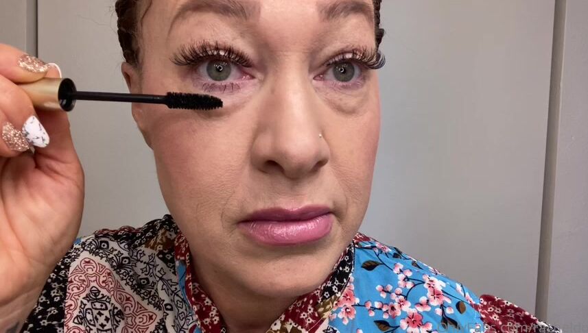 Racheldolezal Thankful Thursday Continues With Gratitude For This Shirt Lipstick Off My Wishlist And T