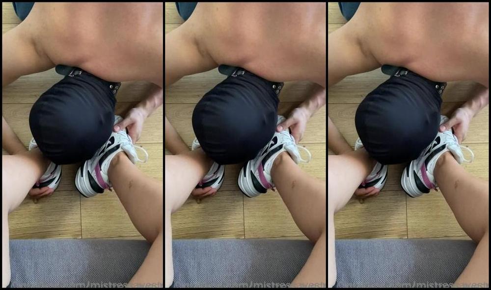 Mistressayeste You Will Be Addicted As You Smell The Smell Of My Holy Socks