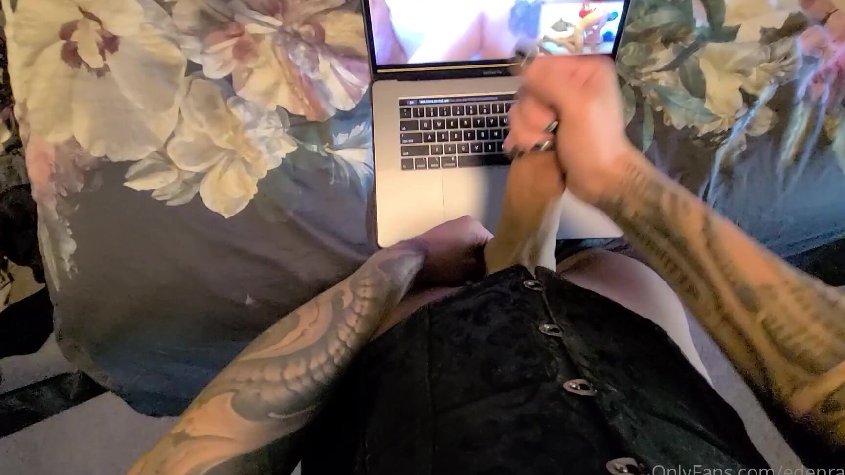 edenraynes-01-01-2021-1998966058-happy-nye-my-loves