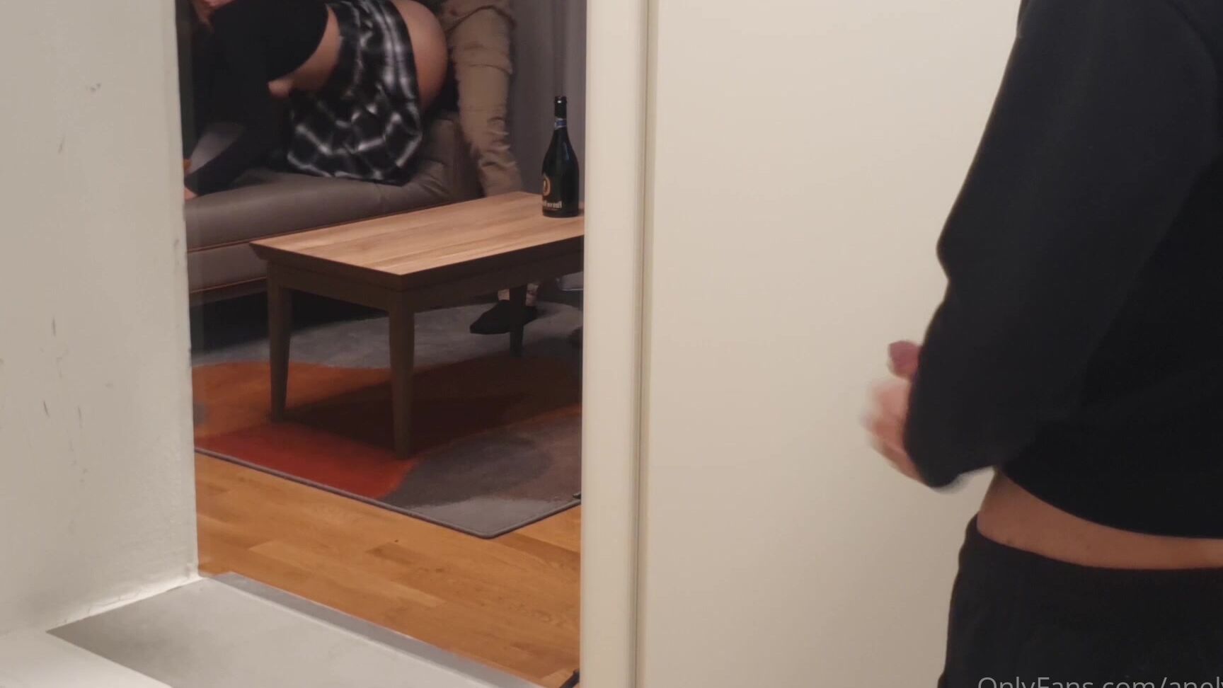 Anelyone Tema Voyeur Three Is Megl Che One Baci Baci E Buon Week End