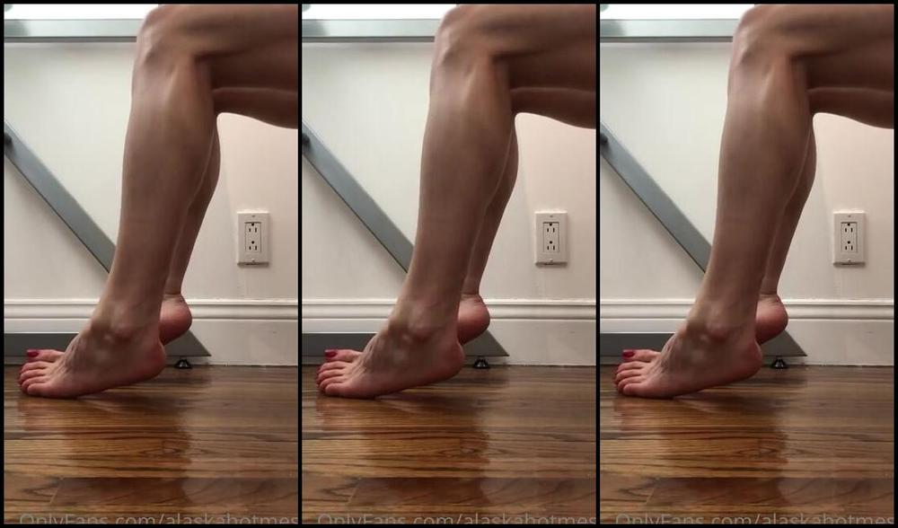 Goddess Alaska Nicknamed Alaskahotmess Onlyfans This Is For The Die Hard Feet Fans 18 Minutes Of Feet Teasing Under The Desk While I Work Premium