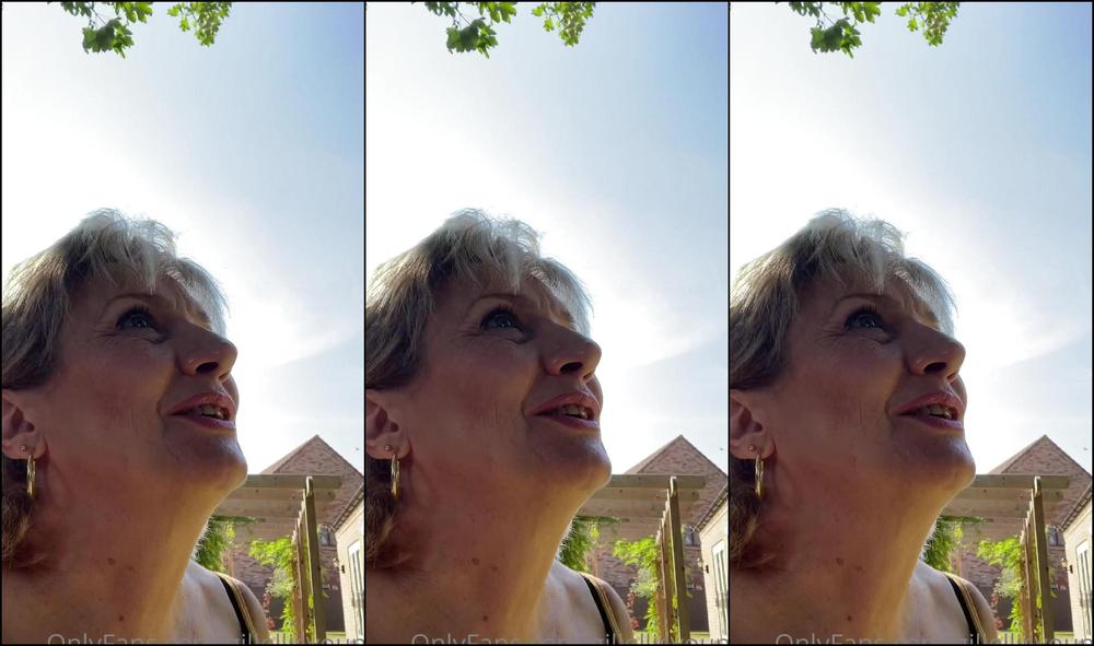 Gillellisyoung Let S Go Outside For A Walk And I Will Let You Look At My Bouncy Tits