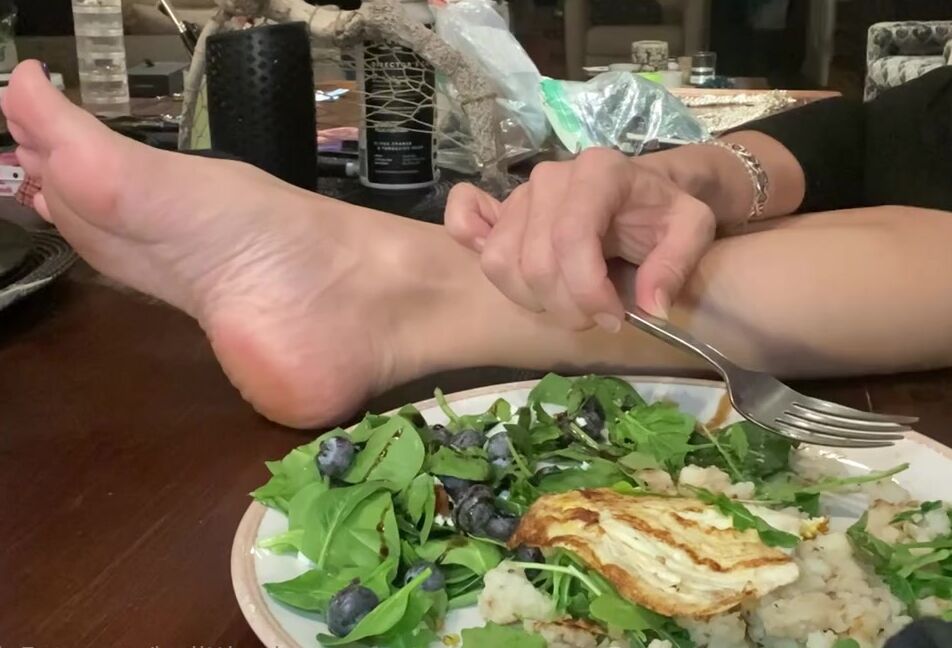 Lezlyan Nicknamed La Little Dancer Feet Onlyfans Sit With Me During My Dinner Often When I Sit Down At A Table