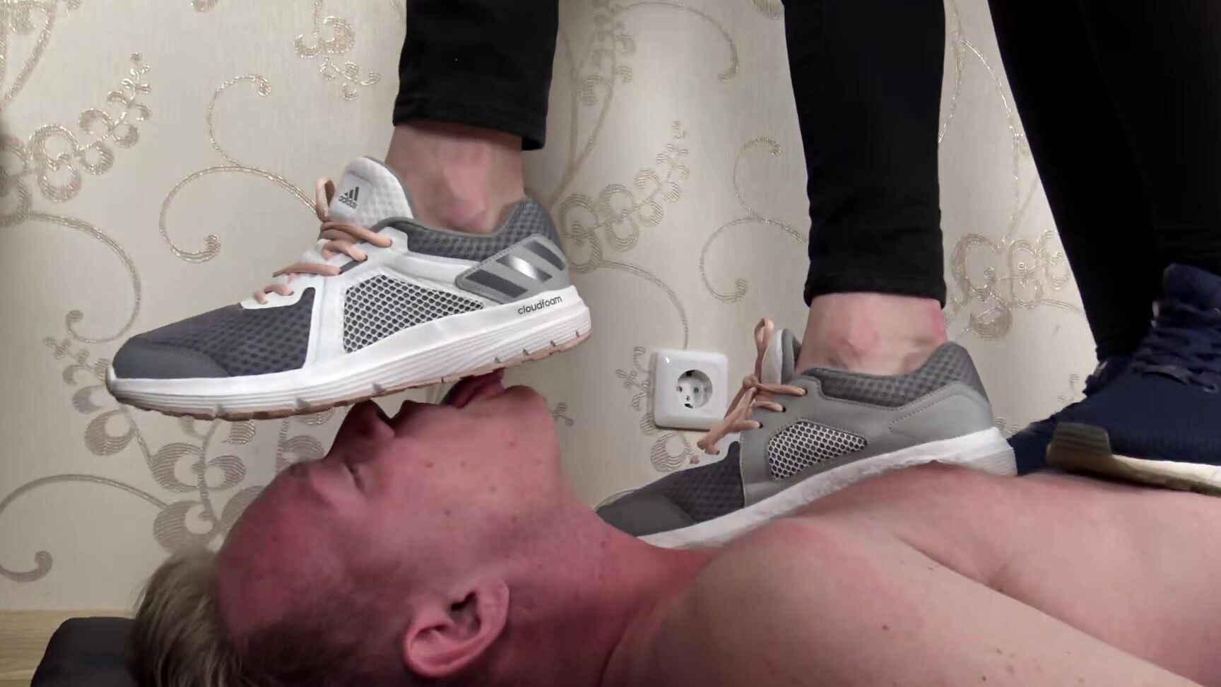 Nora Scarlett Double Sneakers Trampling