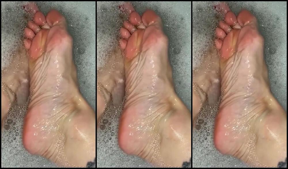 Catprincessfeet Onlyfans Splish Splash Fckr Slow Motion Or Regular 2