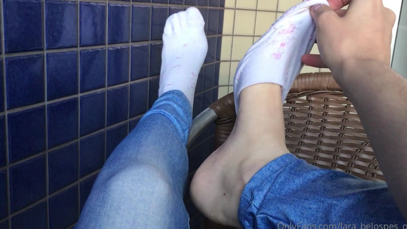 lara-belospes-oficial-27-03-2021-2066371556-taking-my-all-stars-off