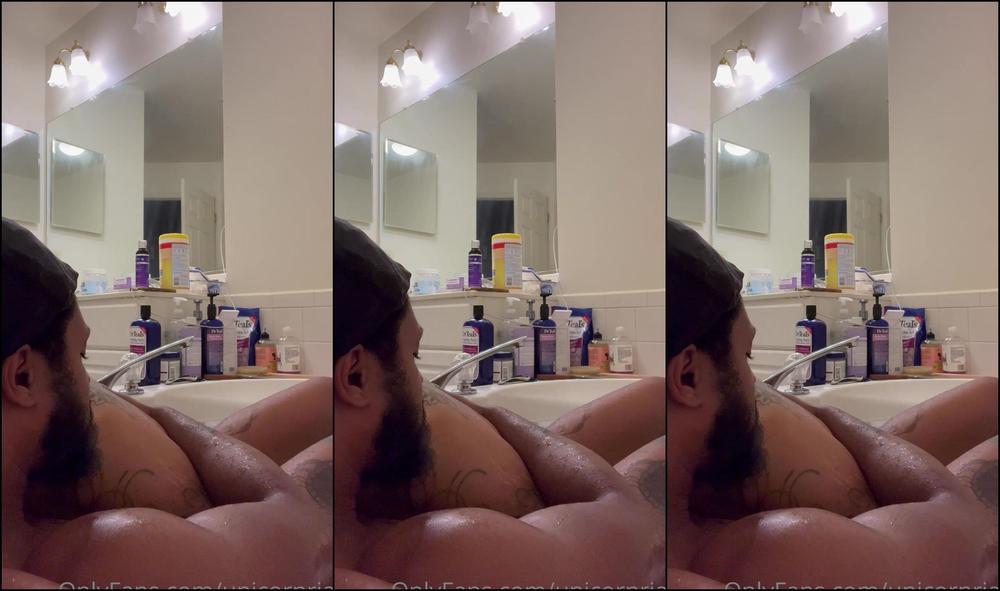 Unicornriah Fun In The Tub With Theprofessor X