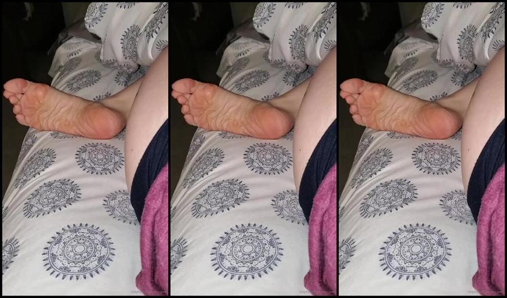 Sloans Paws Nicknamed Sloan Paws 03 20 2020 Onlyfans Video Bed Time Foot Tease What Would You Do If You Caught Me
