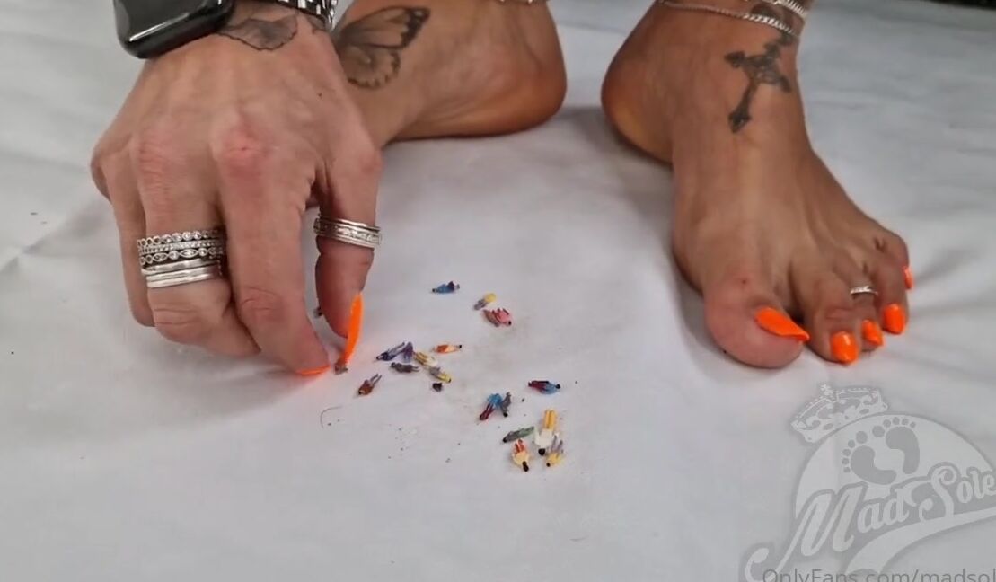 Msmaddy Aka Madsoles 1 Onlyfans Giantess Ewww Look At All Those Tiny Little People In My Shoes I Think I Like The Way They Squash