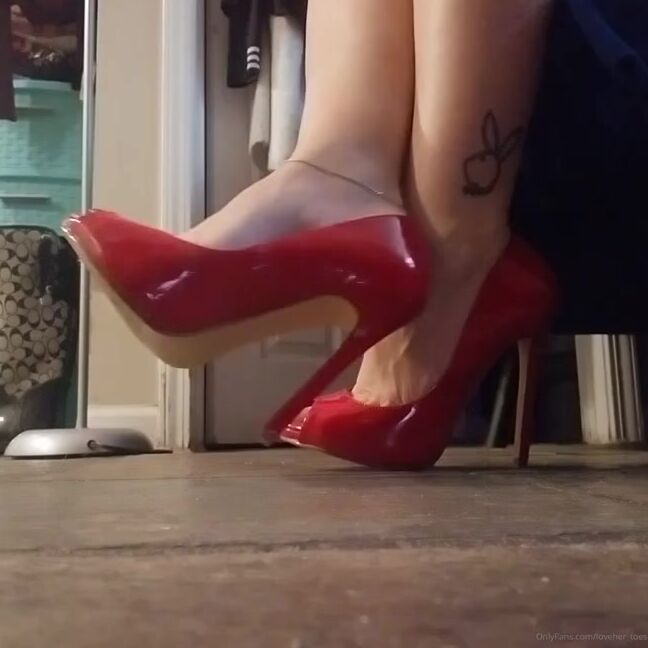 Loveher Toes Nicknamed Loveher Toes Onlyfans Red Pumps Dangle As Requested