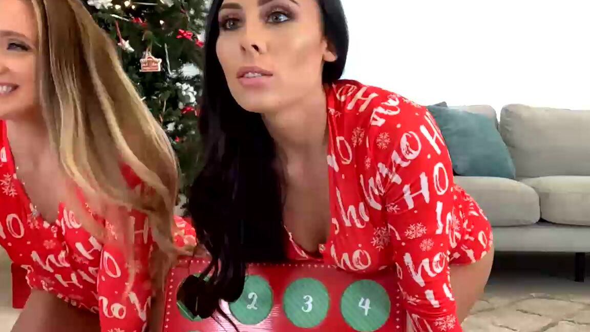 Gianna Stream Started At Pm Holiday Game With Aj Applegate